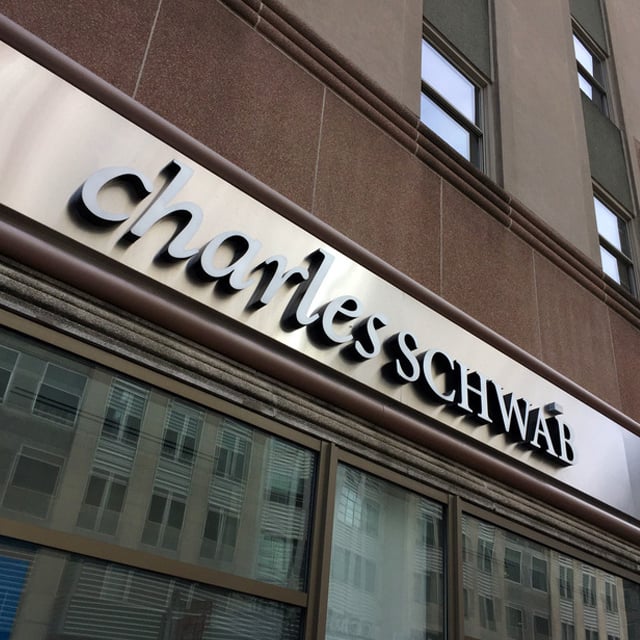 Schwab Expands 'Institutional No Transaction Fee' Fund Offerings